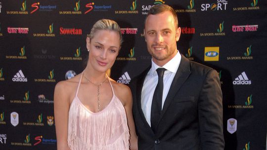 Voormalig topatleet Oscar Pistorius 'is smoorverliefd en maakt trouwplannen', twaalf jaar nadat hij zijn vriendin vermoordde
