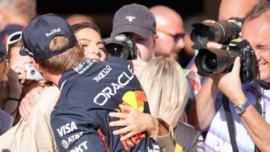 Enorm trotse Kelly Piquet benadrukt dominantie van Max Verstappen na bijzondere zege