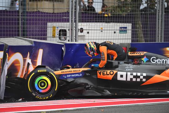 Max Verstappen ziet grote concurrent wegvallen tijdens eerste ronde in Azerbeidzjan