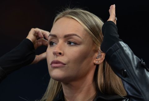 Populaire presentatrice (38) baart na pikante blunder bij Virgil van Dijk opzien met onthullende jurk