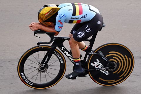 Drie op een rij: Remco Evenepoel vernedert Tadej Pogacar tijdens WK tijdrijden