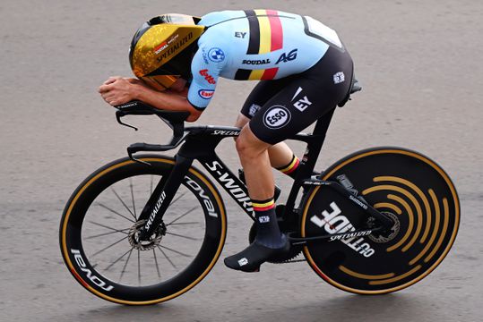 Drie op een rij: Remco Evenepoel vernedert Tadej Pogacar tijdens WK tijdrijden