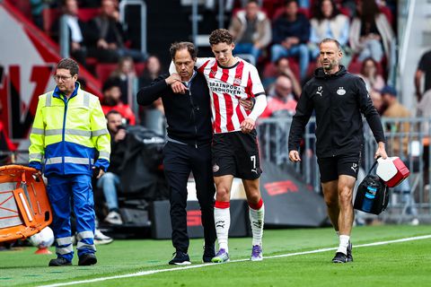 PSV-trainer kan beelden van blessure Ruben van Bommel niet zien: 'Ik heb de dokter gesproken'
