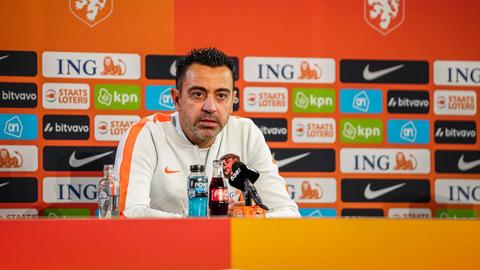 Bondscoach Xavi Hernández duidelijk over 'slechte reputatie' van Eredivisie: 'Dat is niet mijn taak'