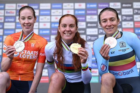 Nienke Vinke (22) bezorgt Nederland eerste eremetaal op WK wielrennen