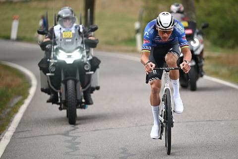 Topwielrenner Mathieu van der Poel zorgt voor ongeloof: 'Zelfs Tadej Pogacar doet dit niet'