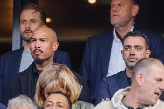 Xavi Hernández reageert op kritiek van collega Peter Bosz: 'Daar zal hij blijer mee zijn'
