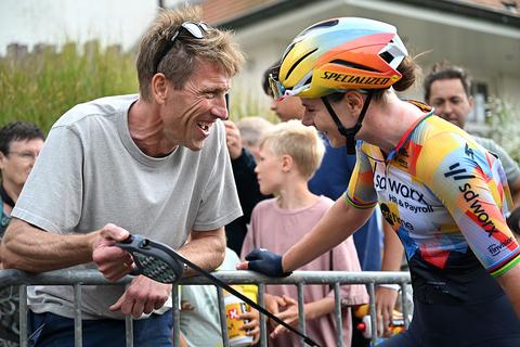 Oudere man van toprenster Lotte Kopecky (30) openhartig over leeftijdsverschil: 'Als je het echt wil weten...'