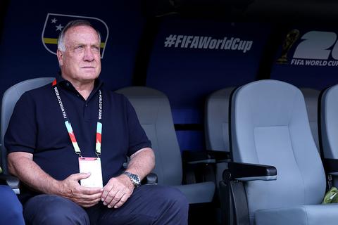 Bondscoach Dick Advocaat (bijna 79) van Curaçao laat zich uit over schrijnende privésituatie