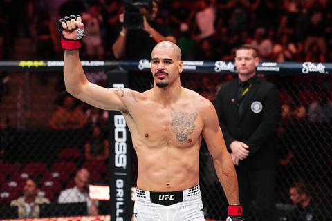 Nederlandse UFC-sensatie Yousri Belgaroui na spectaculaire knock-out beloond met forse stap omhoog