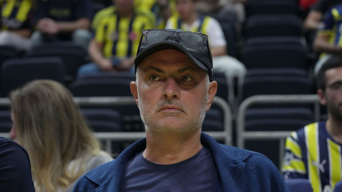 José Mourinho leeft in Turkije in peperduur hotel en bestelt elke avond hetzelfde opvallende driegangenmenu