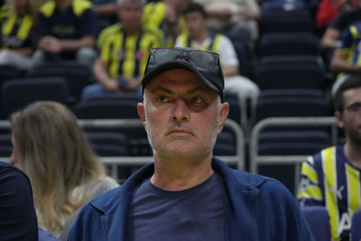 José Mourinho leeft in Turkije in peperduur hotel en bestelt elke avond hetzelfde opvallende driegangenmenu