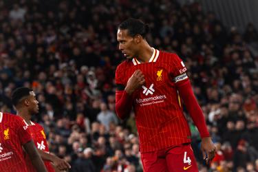 Liverpool ziet Virgil van Dijk mogelijk transfervrij vertrekken: 'We zullen zien wat de toekomst brengt'