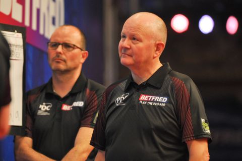 Topdarter Michael van Gerwen spoot scheerschuim op hoofd van 'prachtvent': 'Hij kan niet zo goed tegen drank'