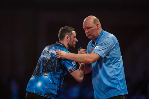 Nederlandse ex-prof onzeker van WK darts na plotselinge aanval: 'Maanden geen last van gehad'