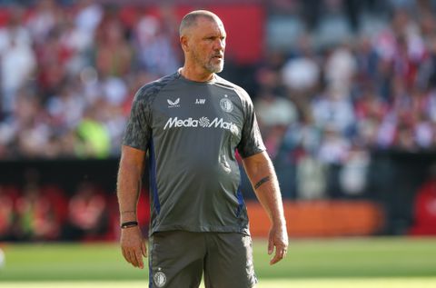 Volop lof voor Feyenoord-legende John de Wolf door openhartig boek over zieke moeder: 'Dan heb je ballen'