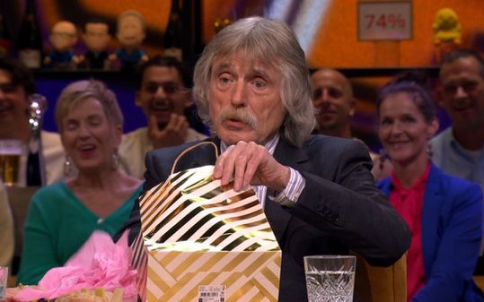 Johan Derksen, Wilfred Genee en René van der Gijp krijgen verrassing in Vandaag Inside: 'Dat vind ik wat ongepast'