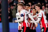 Ismael Saibari scoort voor PSV in actie tegen Napoli, ditmaal wél goedgekeurd. ©Getty Images.
