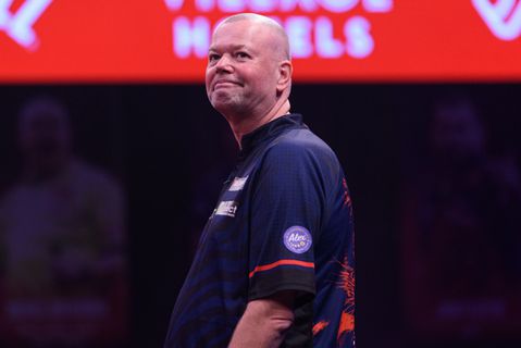 Topdarter Raymond van Barneveld maakt een opvallend uitstapje: 'Daar is hij nog nooit geweest'