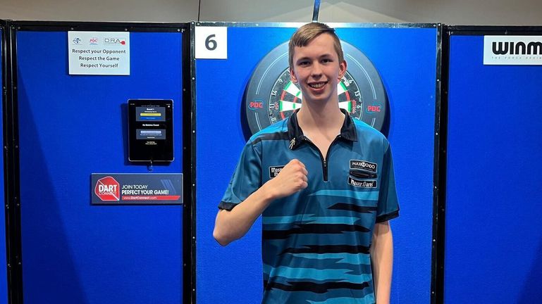 Jonge Nederlander debuteert via achterdeur op WK darts: 'Ik werd emotioneel op werk'