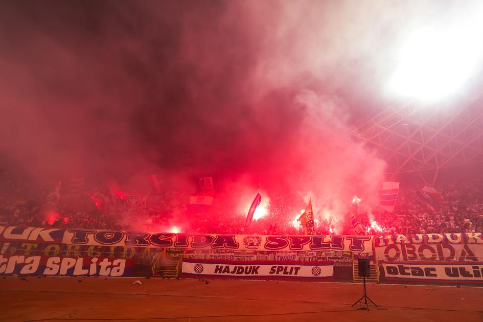 Nieuwe wending rond veelbesproken Ajax-duel: UEFA deelt keiharde straf ...
