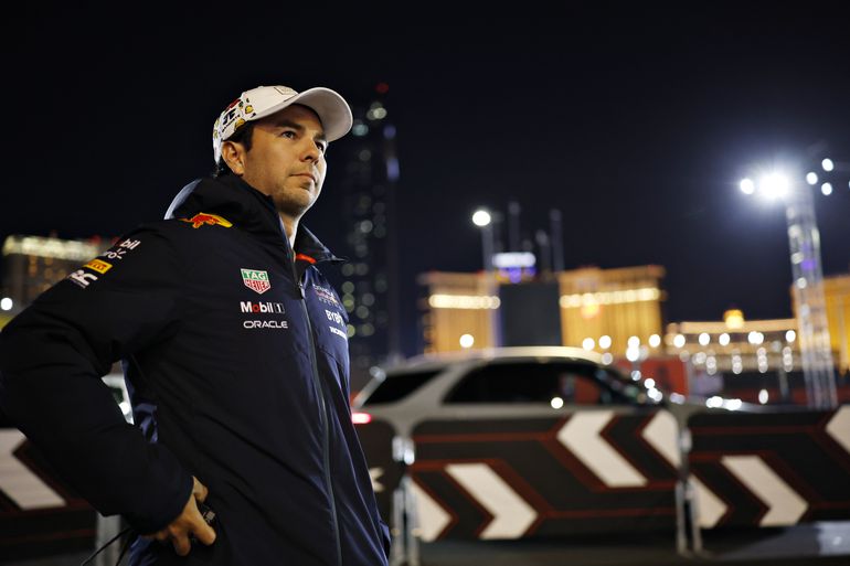 Sergio Perez haalt uit naar zijn eigen vader: 'Ik denk dat hij in dat opzicht een fout heeft gemaakt'