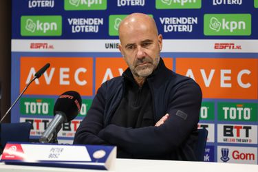 PSV-trainer Peter Bosz haalt uit naar Pierre van Hooijdonk na 'burn-out'-uitspraken: 'Heel gevaarlijk om te doen'