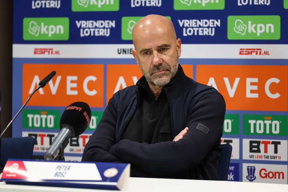 PSV-trainer Peter Bosz haalt uit naar Pierre van Hooijdonk na 'burn-out'-uitspraken: 'Heel gevaarlijk om te doen'
