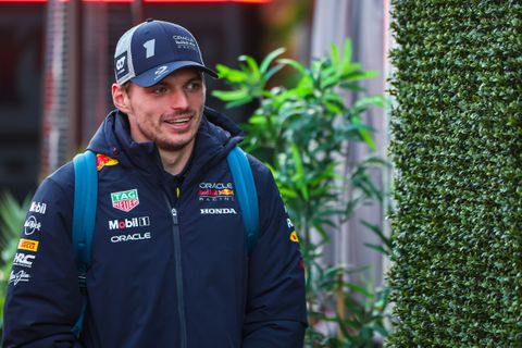 Max Verstappen maakt nog geen indruk bij GP Las Vegas, Oscar Piastri zakt weer door het ijs