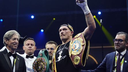 Hilarisch interview Oleksandr Usyk na zege op Tyson Fury: 'Mijn vrouw heeft me geholpen'