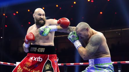 Oleksandr Usyk profiteert van afgepeigerde Tyson Fury in bloedstollend boksgevecht