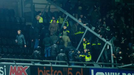 Heracles tegen Groningen definitief gestaakt vanwege onrust op tribune, fan valt van tweede ring