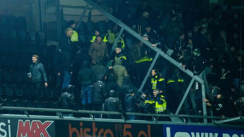 Heracles tegen Groningen definitief gestaakt vanwege onrust op tribune, fan valt van tweede ring