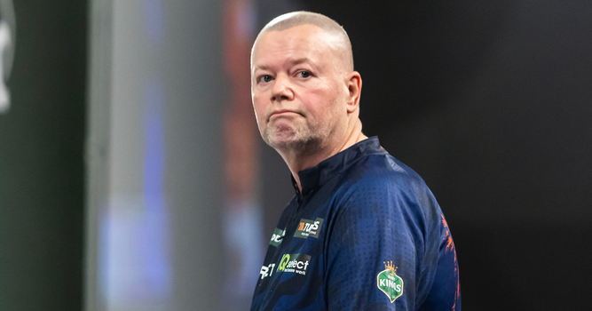 Negatieve Raymond van Barneveld verliest opnieuw van zichzelf in rampzalige pot op WK darts