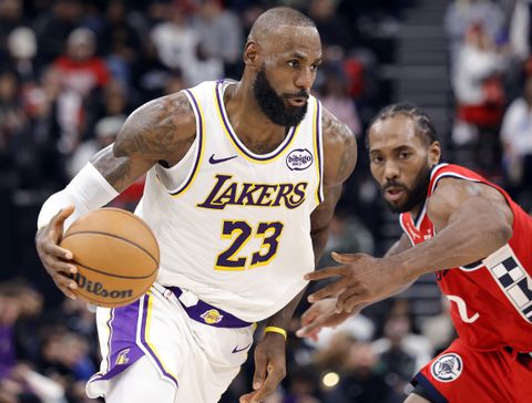 NBA-legende LeBron James schrijft opnieuw geschiedenis ten koste van Michael Jordan, maar Lakers blijven met zorgen achter