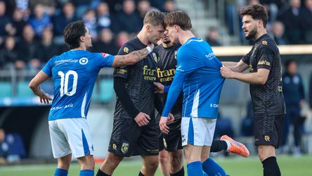 Bizar: scheidsrechter deelt zes gele kaarten in één keer uit in de Keuken Kampioen Divisie