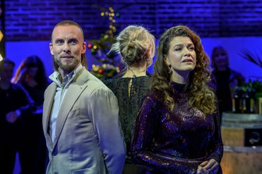 Bekende presentatrice ontmaskert ex-profvoetballer: 'Ik ga dat bedrag opdelen in hele kleine stukjes'