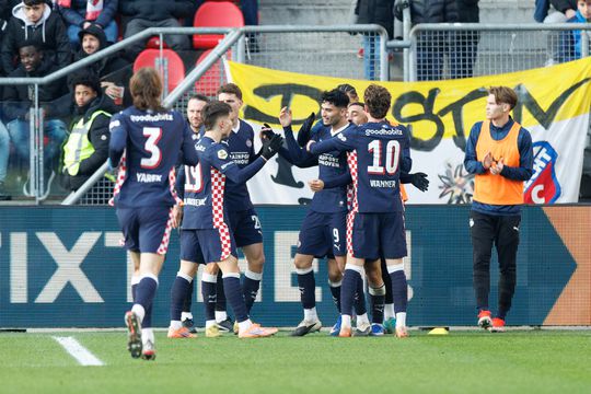 PSV pakt bijzonder record op bezoek bij FC Utrecht en schrijft historie in onstuimig duel