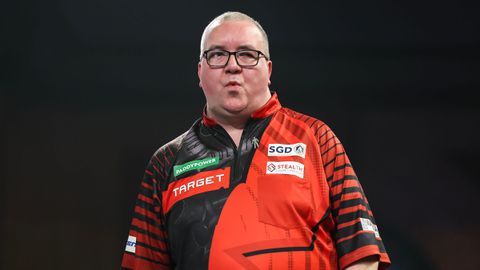 Populaire topdarter laat tranen de vrije loop op WK: 'Daar heb ik veel kritiek door gekregen'