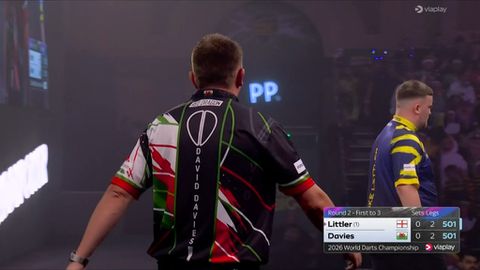 Tegenstander van Luke Littler is het helemaal kwijt en wordt door official en scheids terug geroepen