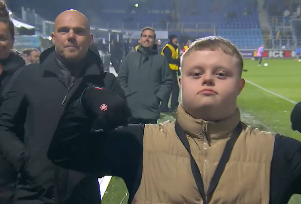 PEC-fan Lil Doekoe tijdens zijn viral-moment vorige week bij PEC. © screenshot ESPN