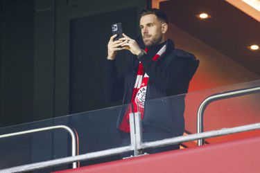 'Onbegonnen taak voor Jordan Henderson bij Ajax, maar naast Gerard Joling maakt hij alles weer goed'