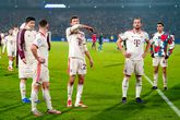 Spelers van Bayern München druipen af na de 3-0 nederlaag bij Feyenoord. ©Getty Images