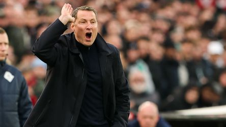 Feyenoord-trainer Brian Priske reageert op ontslagbericht: 'Het moet niet persoonlijk worden'