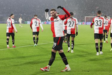 Feyenoord zorgt op onrustige dag voor gigantische stunt en is zeker van tussenronde Champions League