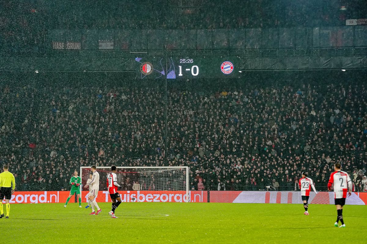 Opvallende toeschouwer bij Feyenoord - Bayern München voedt geruchten over mogelijke opvolger Brian Priske