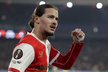 Feyenoord geeft Robin van Persie lucht en grijpt laatste strohalm in Europa League na tumultueuze week