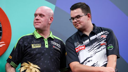 Gian van Veen staat voor pikant debuut in Premier League Darts, eerste kwartfinale met Michael van Gerwen in week 7