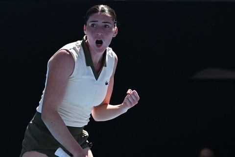 Opschudding op Australian Open als tennisster eigen coach aanvalt tijdens duel: 'Dit is compleet gestoord'