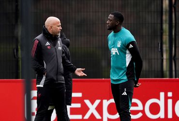 Tragisch nieuws voor vaste waarde Arne Slot bij Liverpool: 'Van Hem komen wij, en tot Hem keren wij terug'